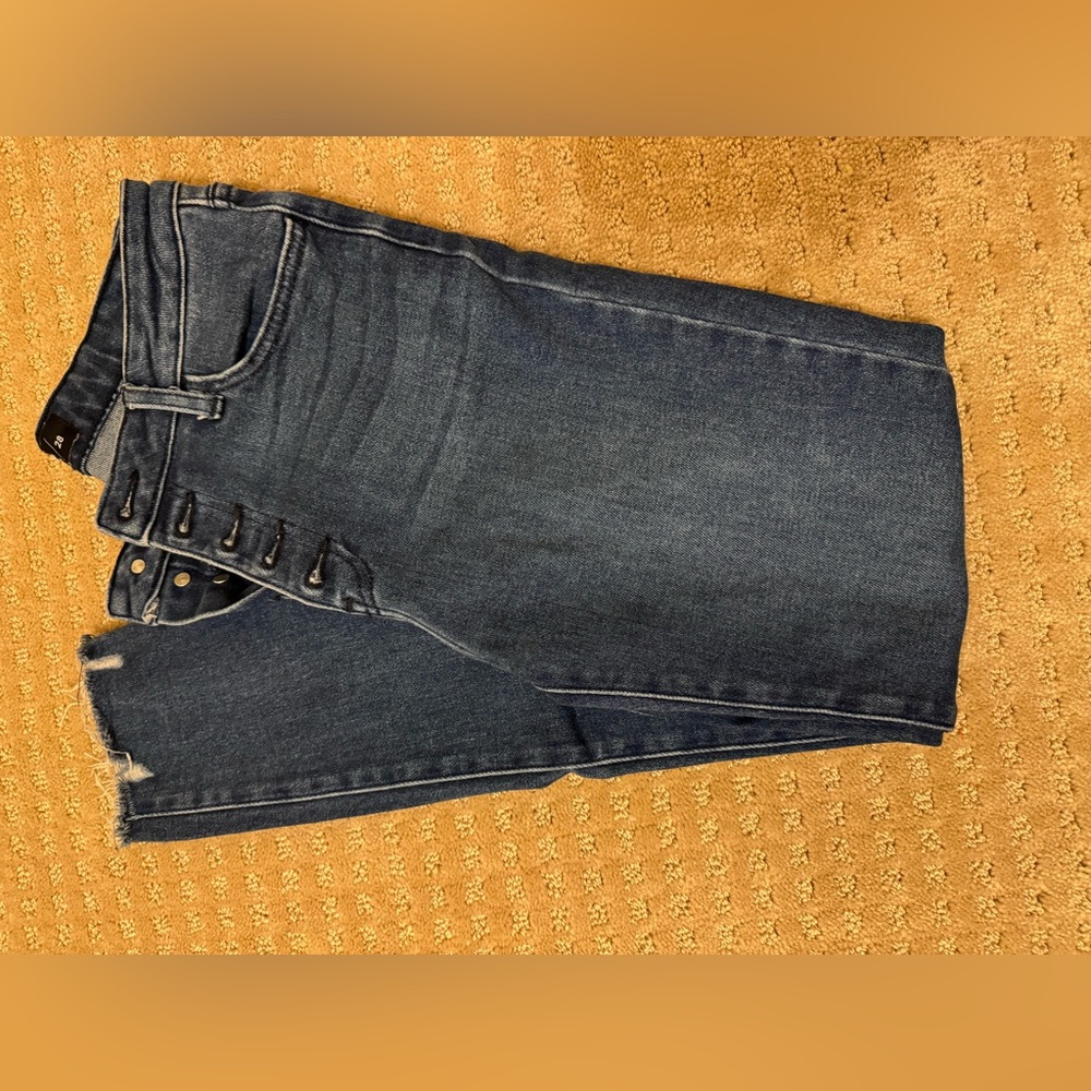 Barely worn. Button fly. Skinny